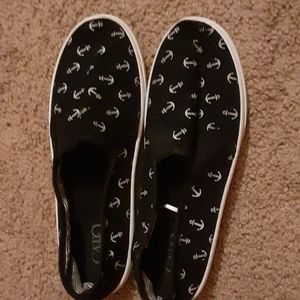 shoes (never worn them)